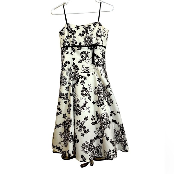 B. Darlin Vintage Brown White Embroidered Fit & Flare Lace Dress XS Retro Party - Picture 1 of 13